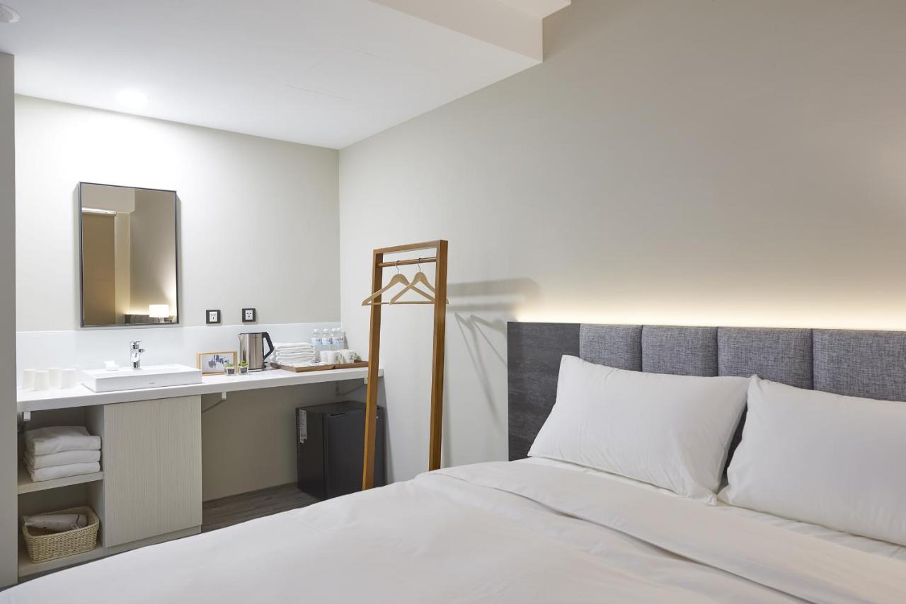 Hotel Z Тайчжун Экстерьер фото
